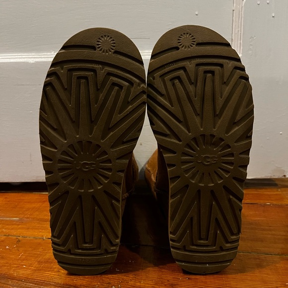 Classic uggs - Picture 3 of 3